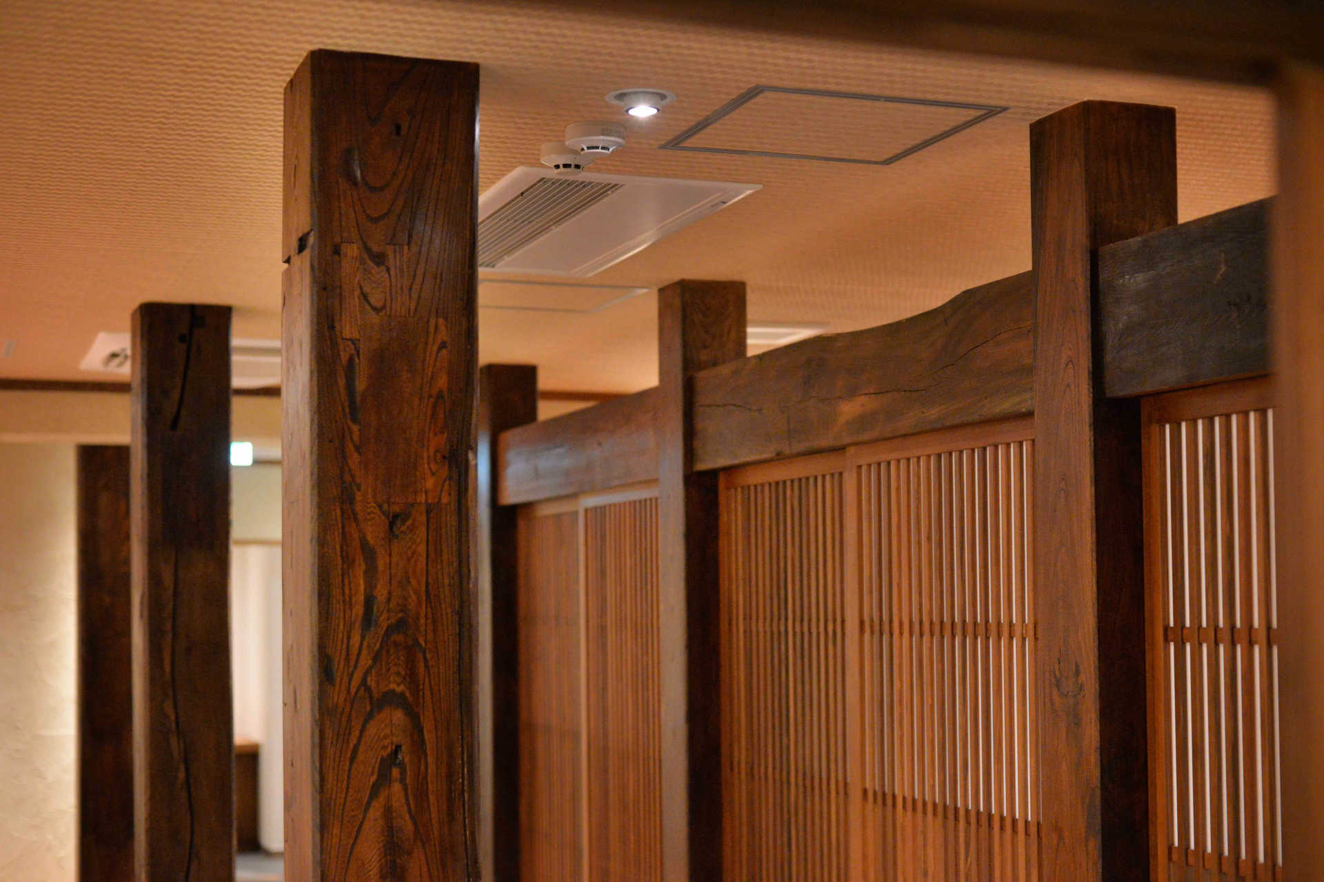 江戸時代の匠が仕上げた古木の大黒柱